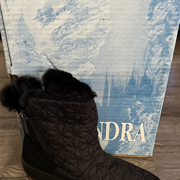 Tundra Women's Chiller Fashion Side Zip Boot New in box Size‎ 7 - Picture 2 of 2